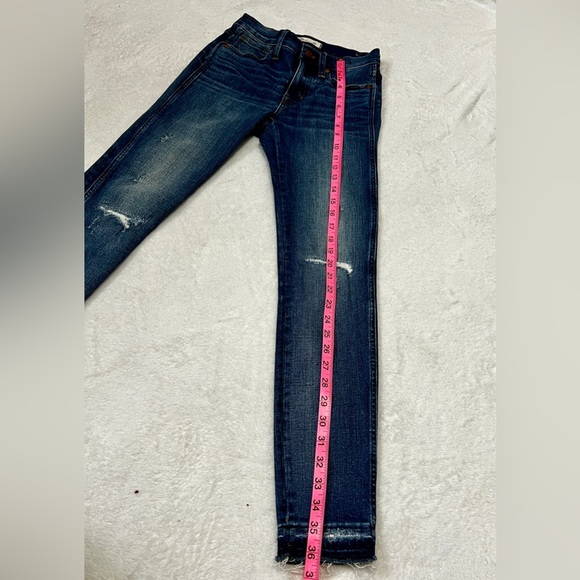Madewell 9" High-Rise Distressed Skinny Jean - Size 24 - Picture 4 of 13